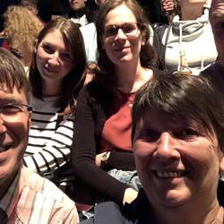 Einer guckt immer blöd 🤣