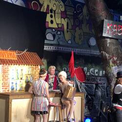 Im Kabaret Kalashnikov