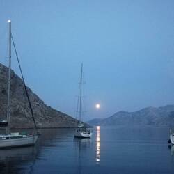 Vollmond über der Bucht