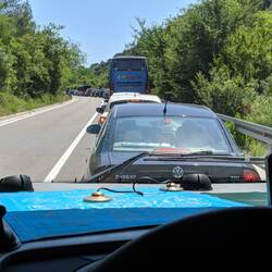 Stau an der Grenze 🙉 das kenn ich noch aus DDR Zeiten 😆