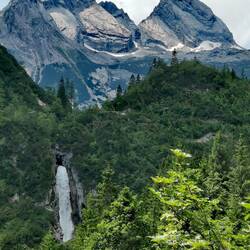 On this pic, most Alpine cliches are covered!