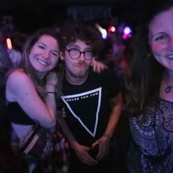 Sophie, Francesco, Vivi im Moonsoons