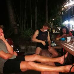 Peter hat sich mit Joghurt bekleckert :D