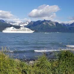 Cruise ship heading out of bay