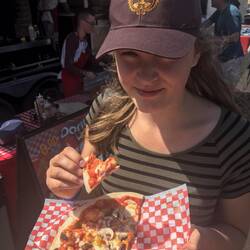 Bei Auswärtsveranstaltungen: Werbung machen (neue Kopfbedeckung bekommen 😁)