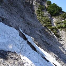 Kurz vor Ende des Anstiegs liegt noch Schnee.