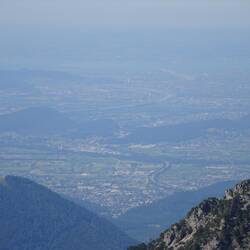 Hinten im Dunst: der Bodensee