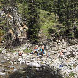 Ruhepause. Björn (passionierter Jäger) erkundet die Berge für Bighorn Sheep