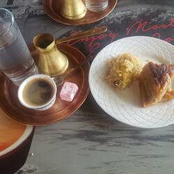 Baklava, Kadaif und bosnischen Kaffee. Zuckerschock hielt einige Stunden an.