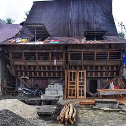 Ein typisches traditionelles Haus auf Nias