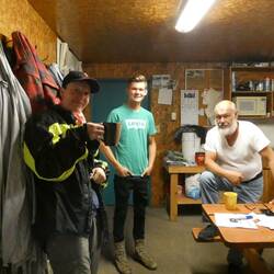 Ossi & Bob! Thanks for being at your shop!👍