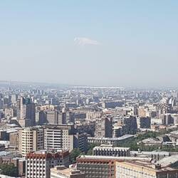 Blick auf die Stadt und den Arrarat