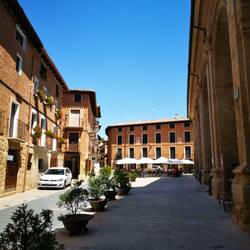 Der zentrale Platz in Los Arcos