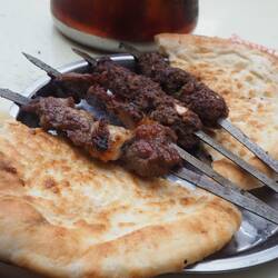 Alles wird aus Lamm gemacht - Schaschlik und Kebab