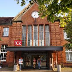 Der Bahnhof Husum. The railway station Husum