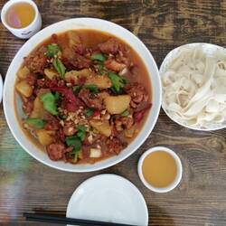 Dapanji - ein weiteres Gericht der Uiguren (Big Plate of Chicken)