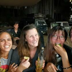 Valentine (Französin), Vivi, Amy (Chinesin), Gregor