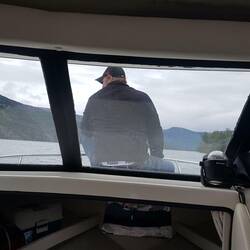 Thilo is to big so he has to sit in front of the boat can't get on its wake...