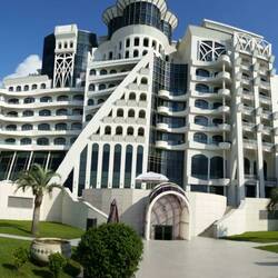 Ein Neubau größer als der Andere...