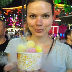 Dampfende, bunte und geschmacklose Irgendwaskugeln