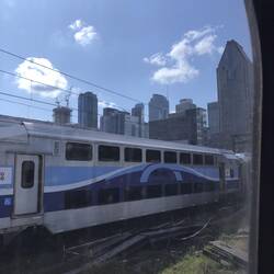 Skyline bei der Einfahrt in den Gare centrale
