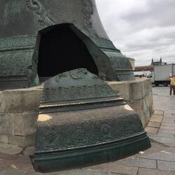 Die ferige Glocke (44T) bekam nach der Fertigung beim rausholen Risse und ein Teil von 11 T brach ,