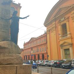 Monumento ai Patrioti & di Chiesa San Domenico