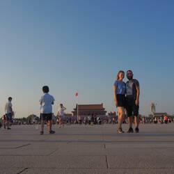 Tiananmen Platz mit dem Tor des himmlischen Friedens und Mao im Hinterdrund