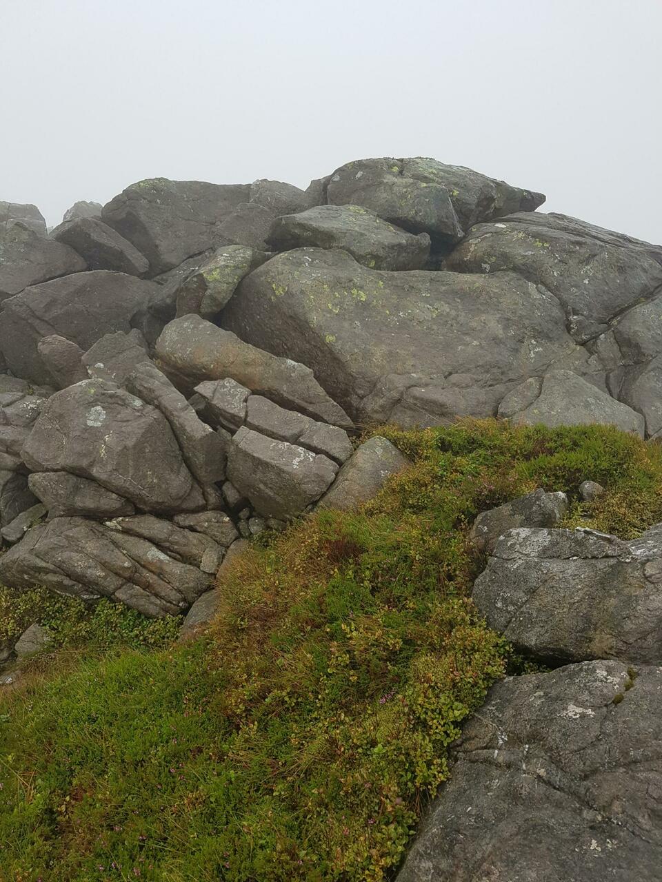 Bolders on way up Rhingos Fach