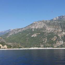 Über 30 Paraglider über Ölü Deniz