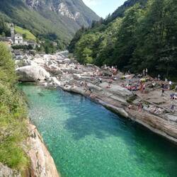 Icy natural pool at Lavertezzo