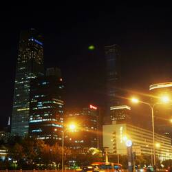 Finance District mit unbeleuchtetem Zun Tower