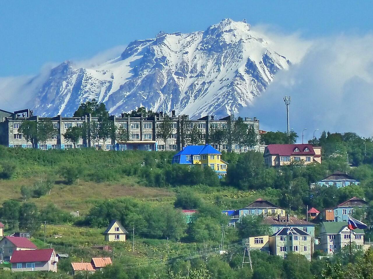 Housing styles and the mountain close by