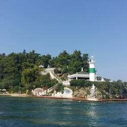 Schöner Hotelstrand an der Ausfahrt von Fethiye