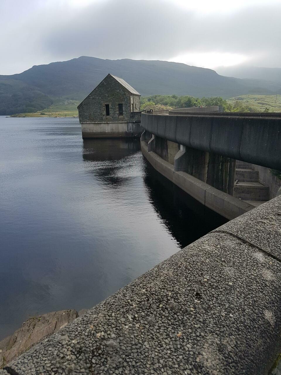 Llyn Trawsfynydd dam showing water 5-6' below spillway