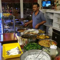 Tresen des Self-Service-Restaurant