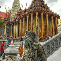 Ein paar Tempel vor dem Grand Palace