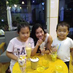 Phi Yen/Betty avec Tshinglin et Xuengling. Leurs noms ont 2 variantes, chinoise et vietnamienne