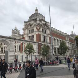 V & A
