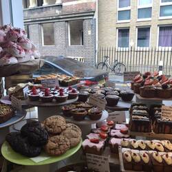 More cakes in the deli