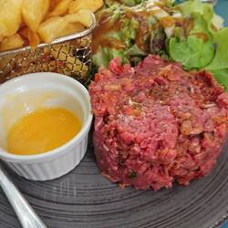Beef tartare.... eek!!