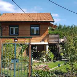 Haus auf Stelzen, keine Seltenheit direkt an der Donau.