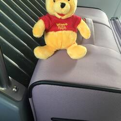 Puh startet mit mir seine Reise - ein kleiner Glücksbringer von meiner Mum