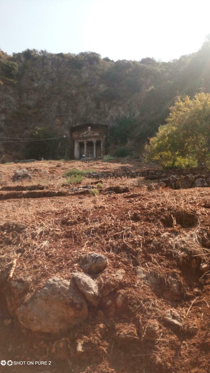 Uralte Felsengräber in Fethiye