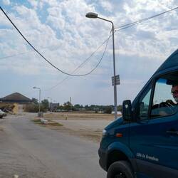 Das Kabel hängt eindeutig zu tief.