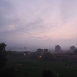 Santillana im Morgennebel