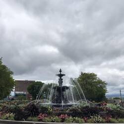 Brunnen vorm Parlament