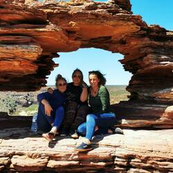 Elodie, Vica, Vivi am Nature Window