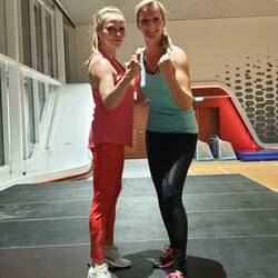 Here we are: Regina und ich - wenn auch völlig fertig (zumindest ich). 😆