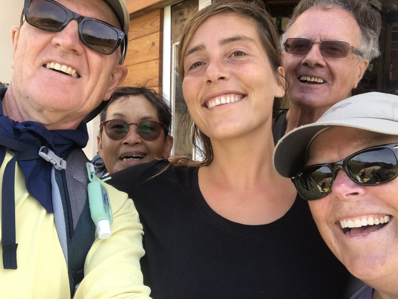 Canadiens et une fille Francaise en Espagne